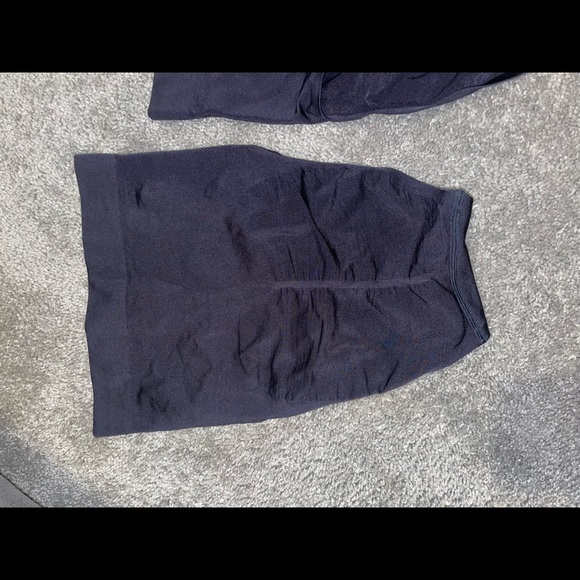 SKIMS Barely There Shape-wear - Picture 4 of 4